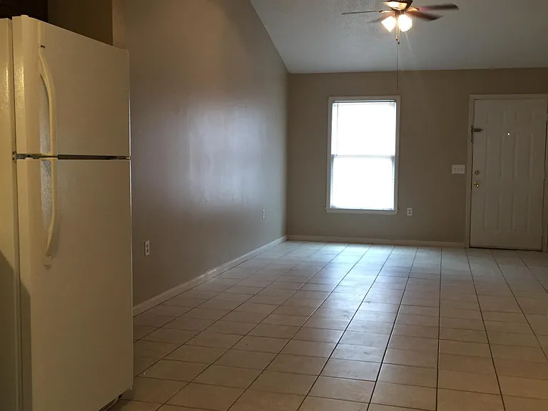 100 Lanier Dr #7 — Photo 5
