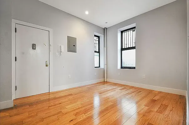 Rented by Green Line Realty | media 2