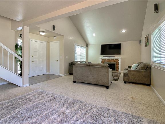 3rd image of 3119 Arcola Ct