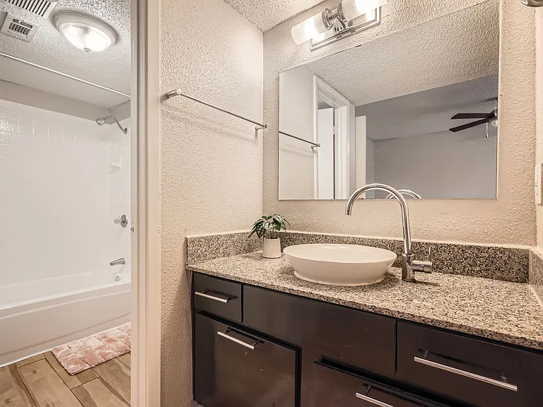 Element Austin Apartments — Photo 25
