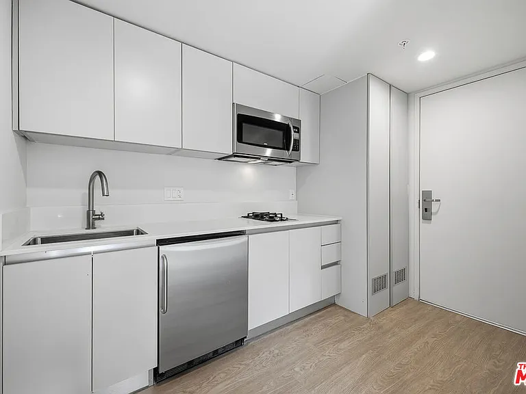 11837 Mayfield Ave #106 — Photo 6