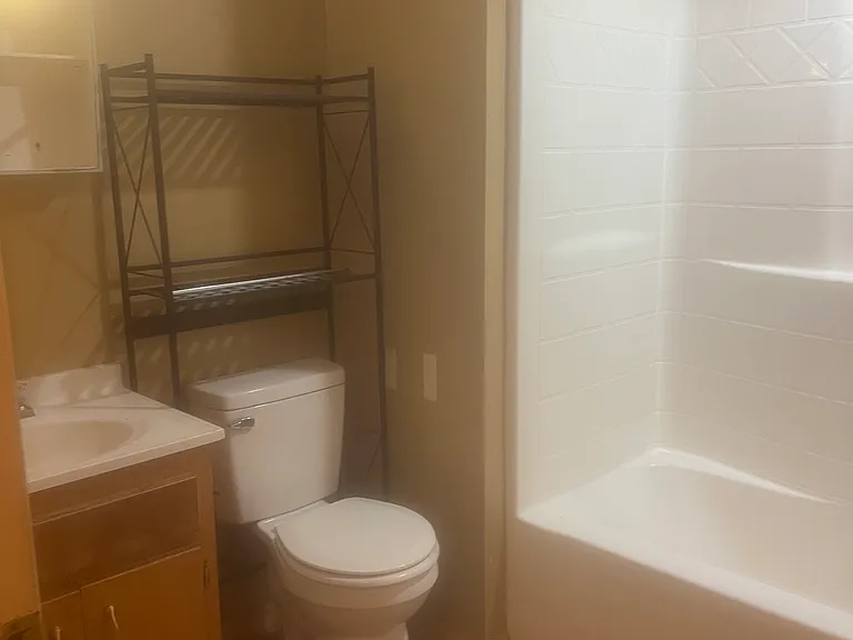 323 Edgefield Ave — Photo 11