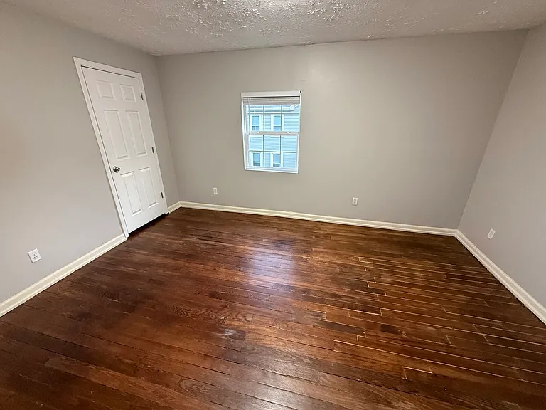 332 E Lincoln St — Photo 17