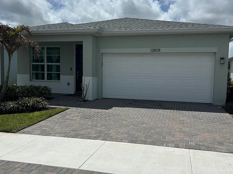 12808 SW Eleanor Dr — Photo 2