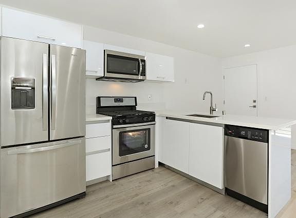 3rd image of 6745 Laurel Canyon Blvd APT 103