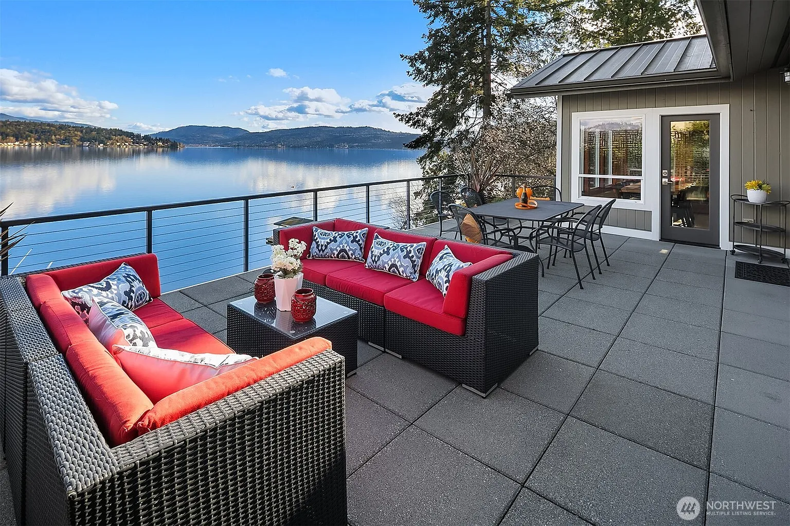 650 Lake Sammamish Lane NE photo 1