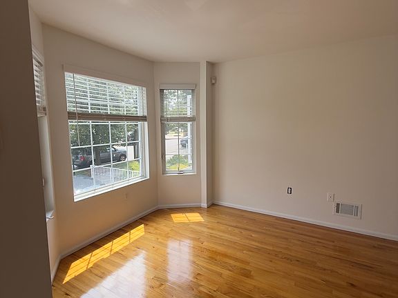 4th image of 479 Mosely Ave #1
