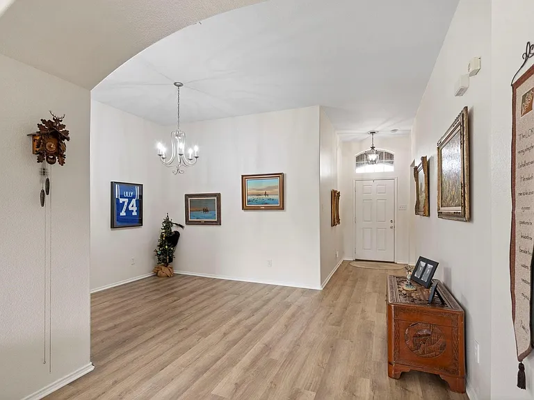 404 Dartmoor Dr — Photo 14