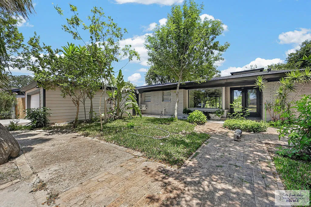 4 bed, 3.0 bath, 4059 sqft, $3,600 — Photo 1