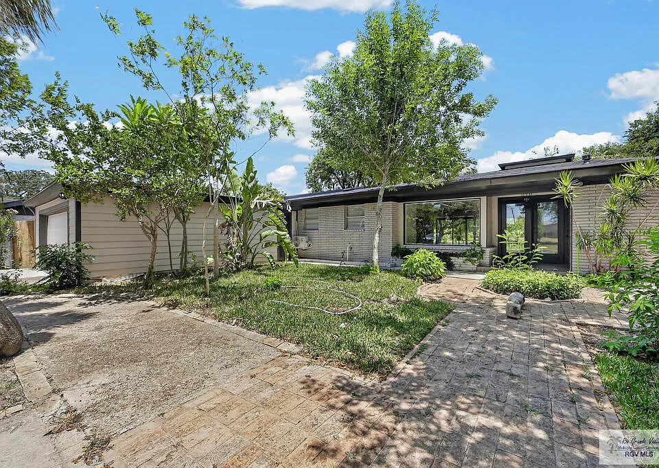 135 Poinciana Dr