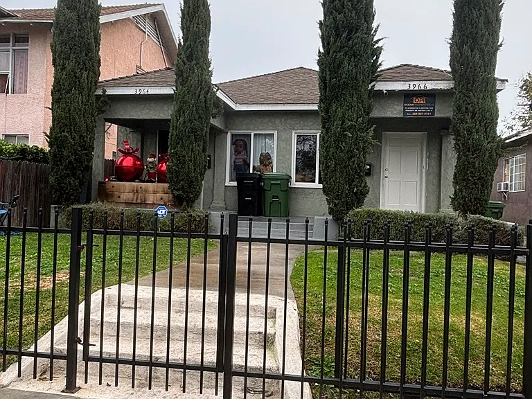 3966 S Hobart Blvd — Photo 2