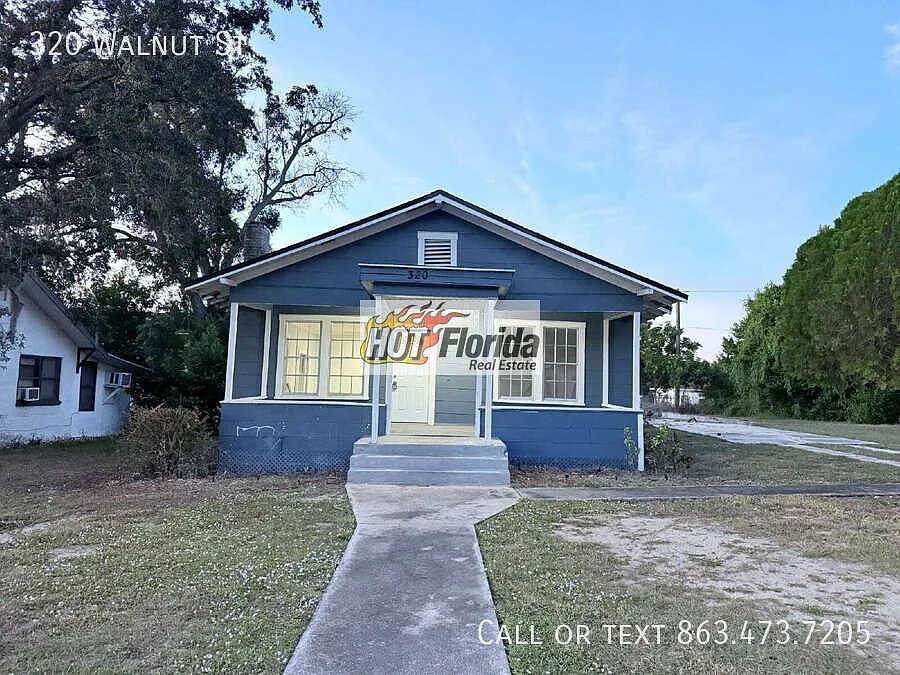 Live Near the Sebring Circle 3-Bedroom Home with Split Floor Plan — Photo 1