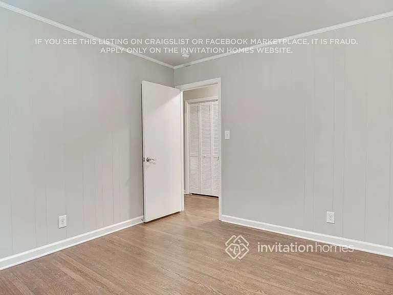 391 Derbyshire Dr — Photo 15