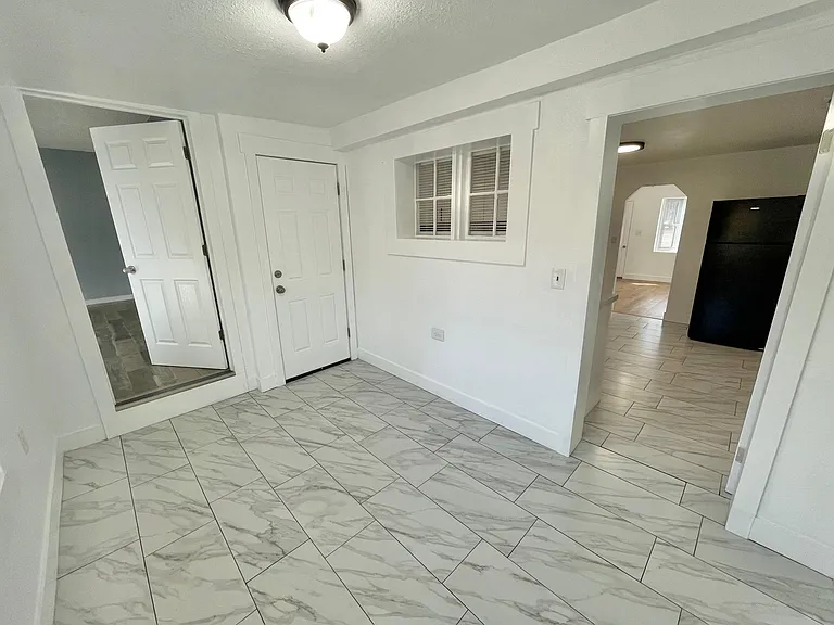 313 S Hudson St — Photo 12