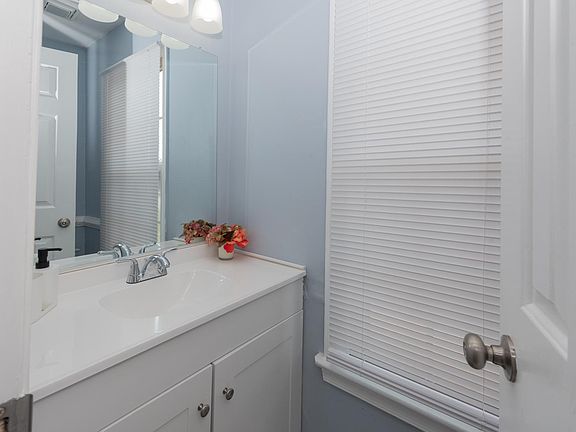 2nd image of 4801 Marlwood Way