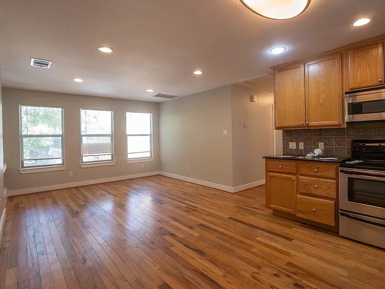 3207 Hampton Rd — Photo 4