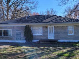 9102 W Manslick Rd, Louisville, KY 40272