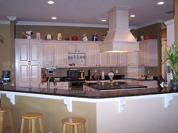 Gourmet kitchen
