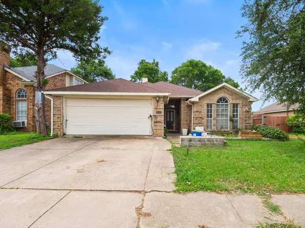 102 Moss Hill Dr, Arlington, TX 76018