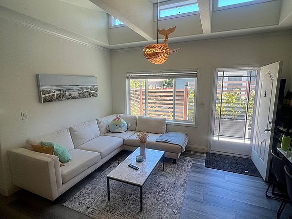 4th image of 319A N San Pedro Rd