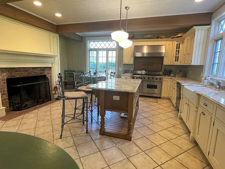 111 Cove Hollow Rd — Photo 14