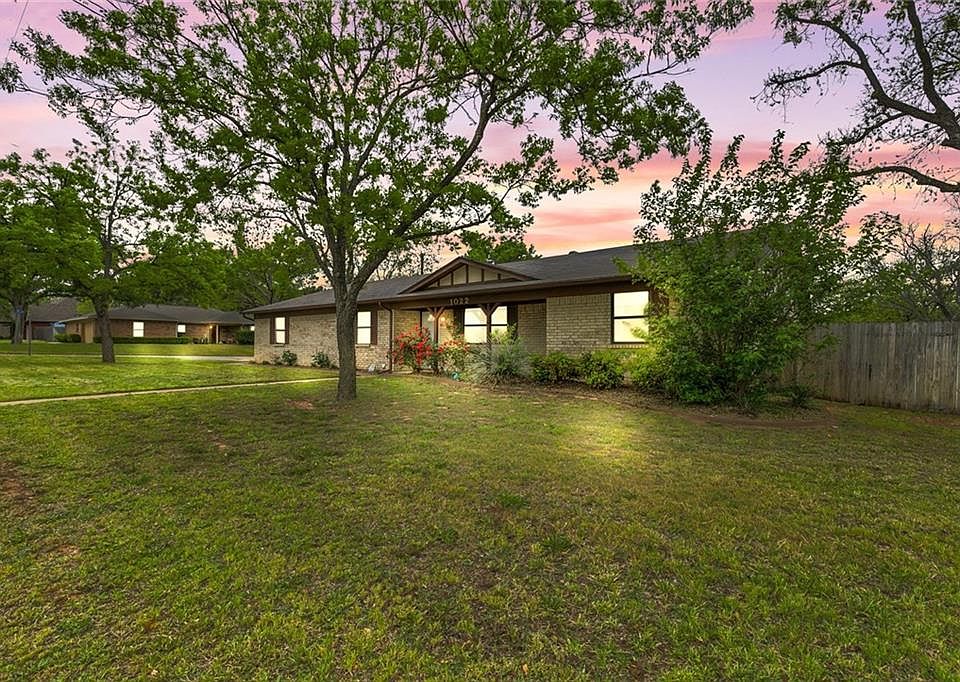 1st image of 1022 Harbor Lakes Dr