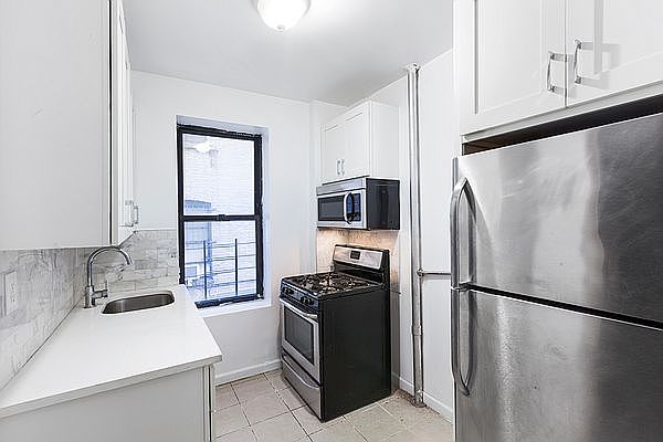 2nd image of 304 W 151st St APT 3