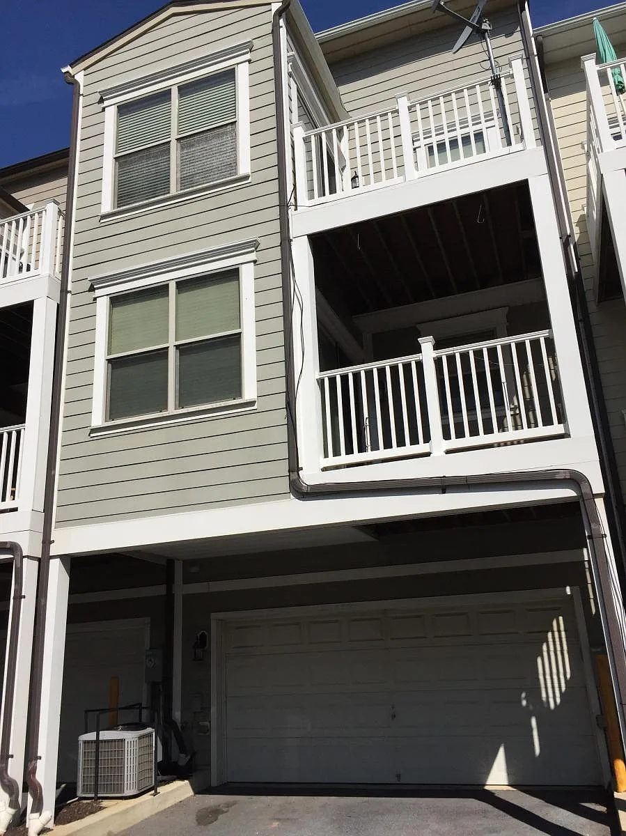 Back of townhouse - 855 E Lombard St
