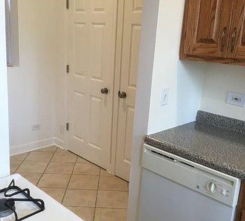 3rd image of 1242 N Bosworth Ave APT 1R
