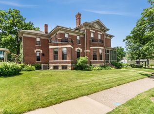 1024 Cass St, La Crosse, WI 54601
