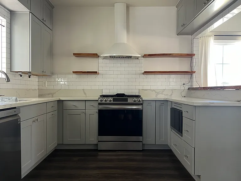 1231 W 9th St #1 — Photo 7