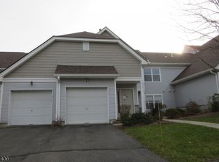7 Eagles Nest Ln, Hamburg, NJ 07419