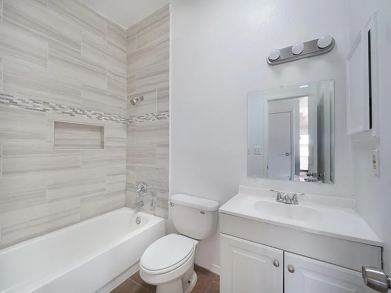 1901 Lake Omega St #C — Photo 15