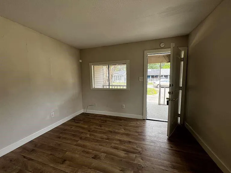 8606 Prairie View Dr — Photo 2