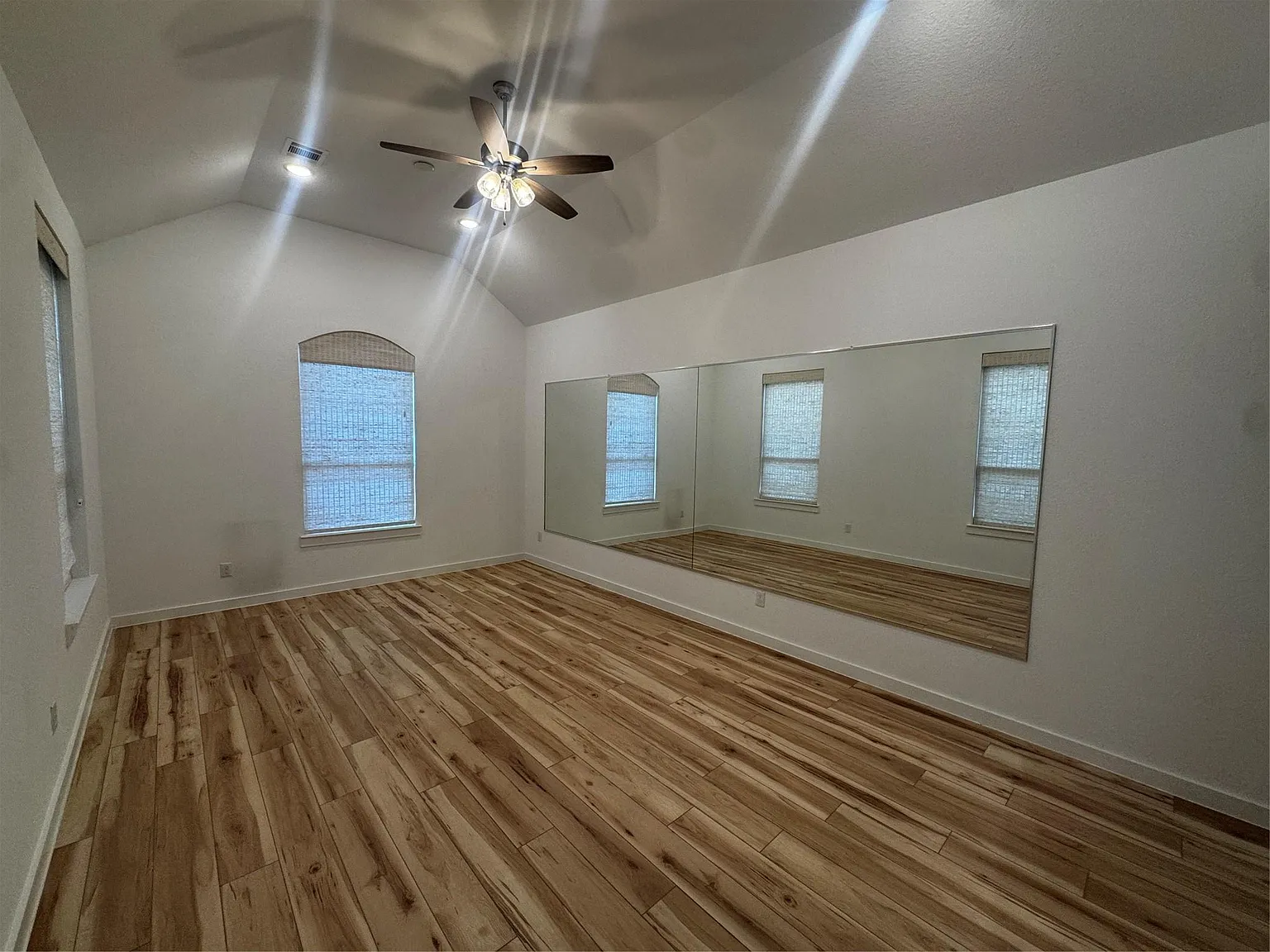 4 bed, 3.0 bath, 2357 sqft, $2,850 — Photo 3