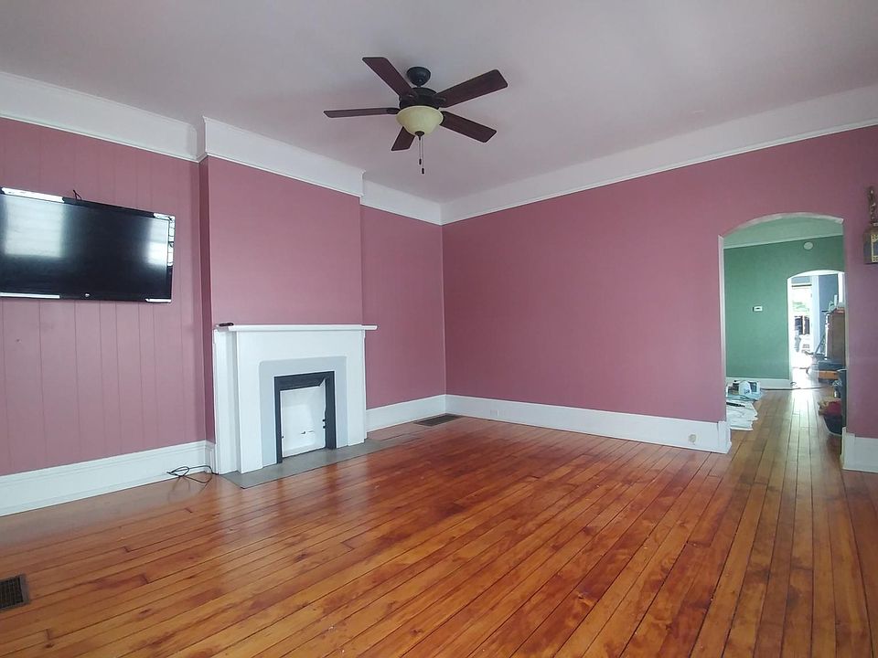 2nd image of 319 Walnut St