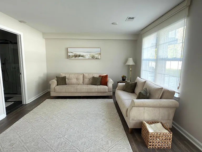 1 Autumn Park Blvd — Photo 23