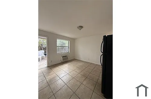 3601 Pinewood Ave Photo 1