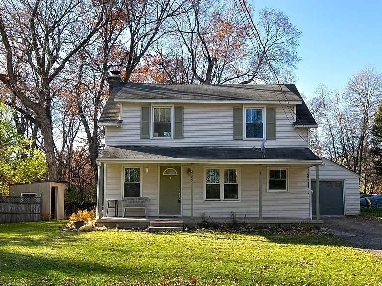 2909 Meadow Ln — Photo 2