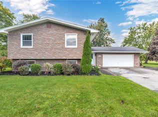 6136 Townline Rd, Lockport, NY 14094