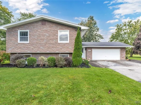 6136 Townline Rd, Lockport, NY 14094