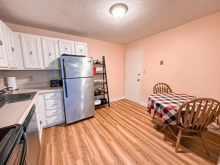 35 Andrew St #10 — Photo 4