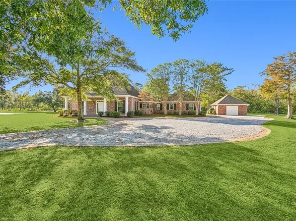 13 Parc Riverwood Dr, Belle Chasse, LA 70037