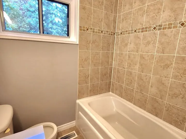 44 Davis Rd #MAIN FLOOR — Photo 8