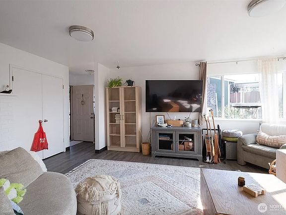 4th image of 2601 Huron St #2601