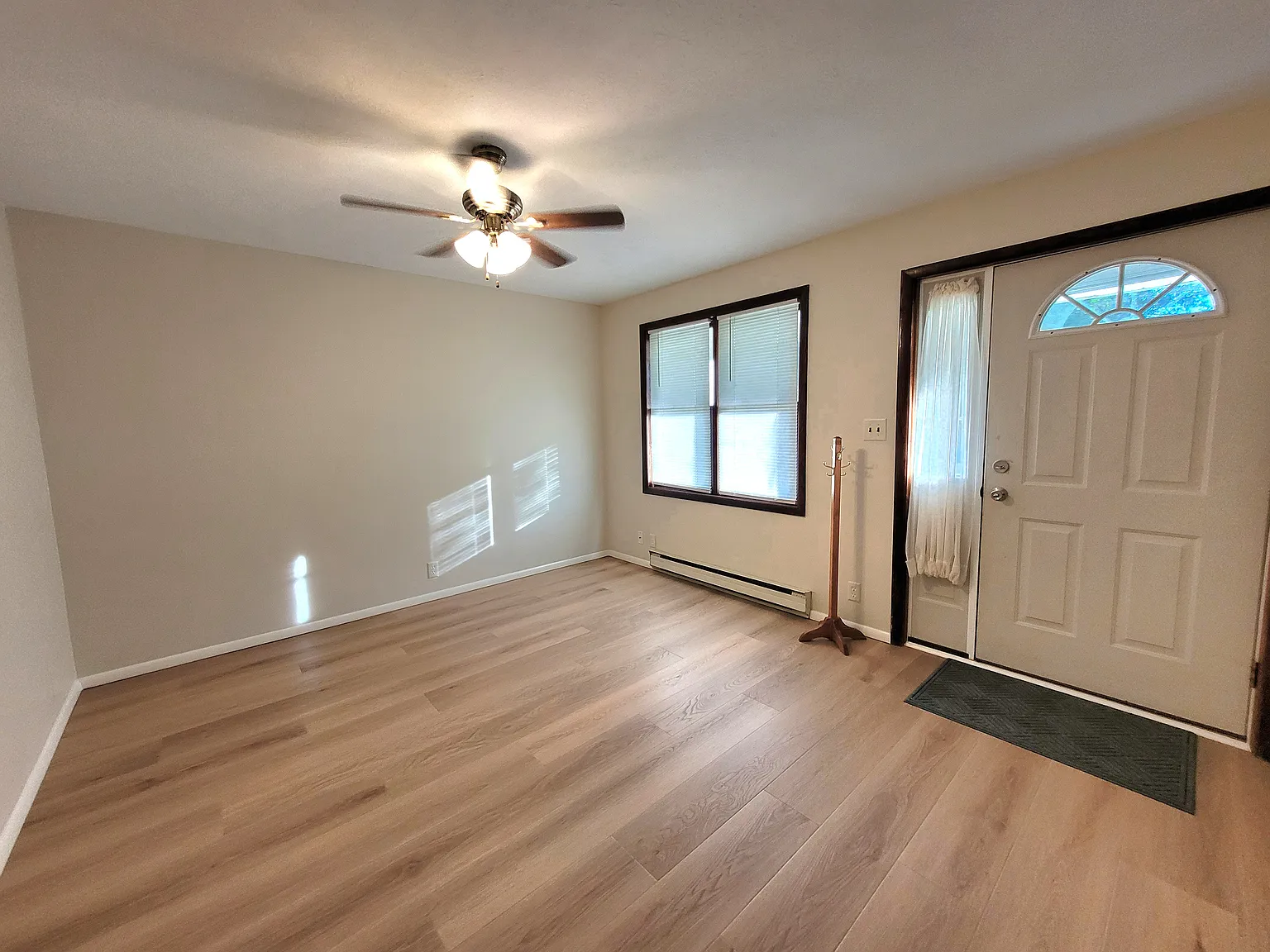 355 Blaine Ave — Photo 2