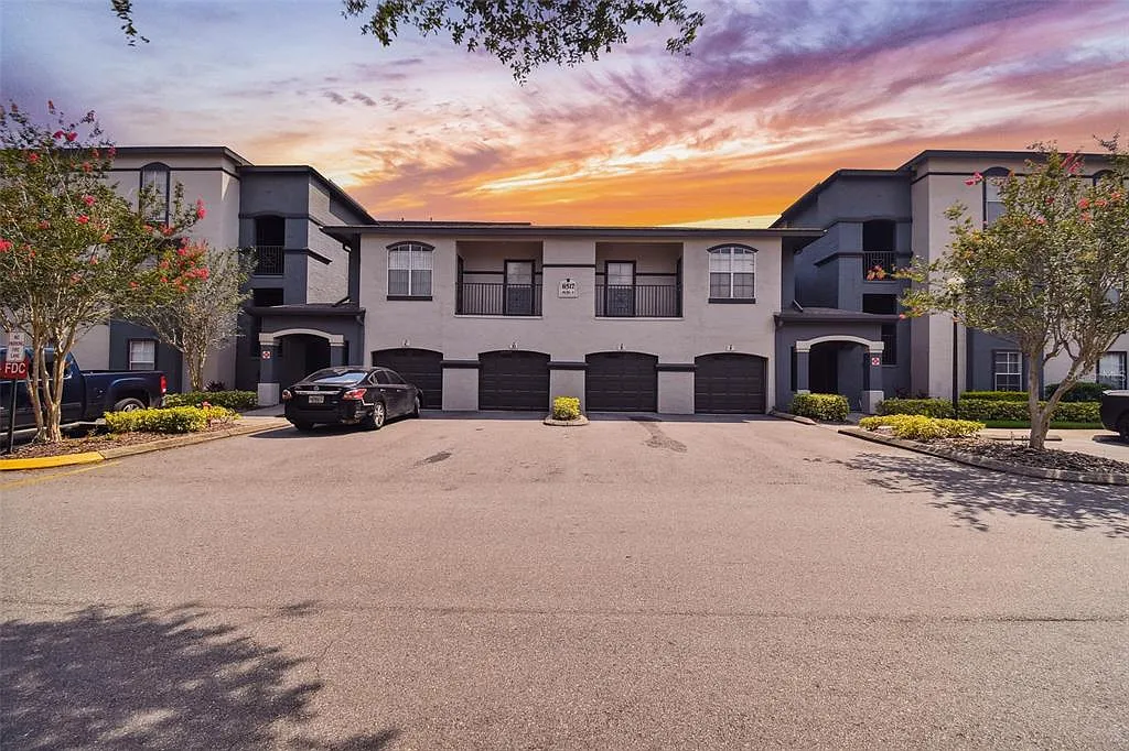 8517 Island Breeze Ln — Photo 1