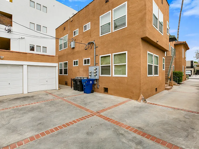 941 N Croft Ave #941 — Photo 11