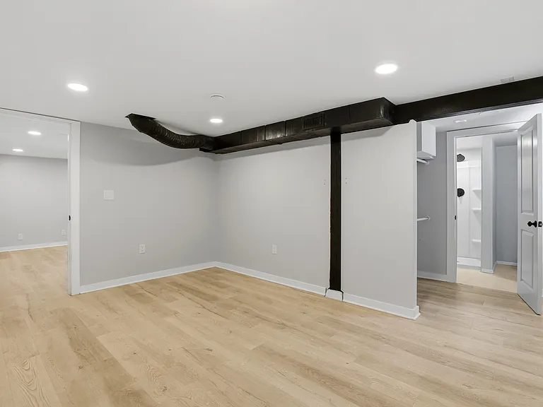 4714 N Elm St — Photo 34