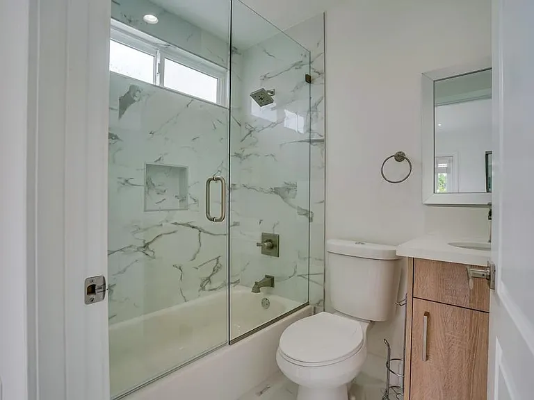 2300 Carmona Ave — Photo 38